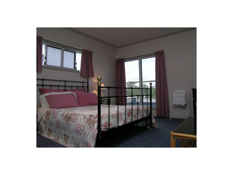 6 Highland Drive, Seventeen Mile Rocks QLD 4073