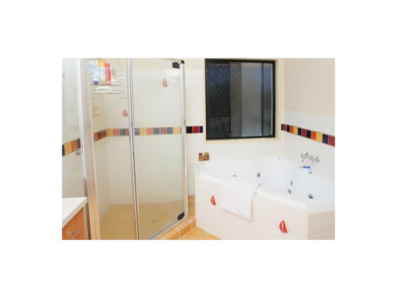 Seventeen Mile Rocks QLD 4073