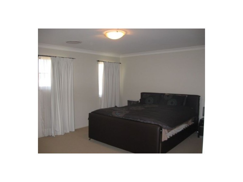 27 Barcoo Crescent, Sinnamon Park QLD 4073
