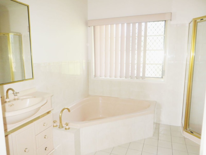 1 Wyara Close, Westlake QLD 4074