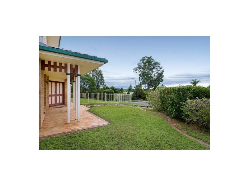 1 Wyara Close, Westlake QLD 4074