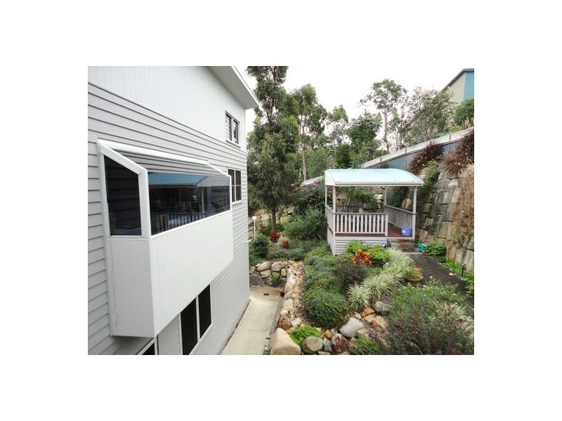 Seventeen Mile Rocks QLD 4073