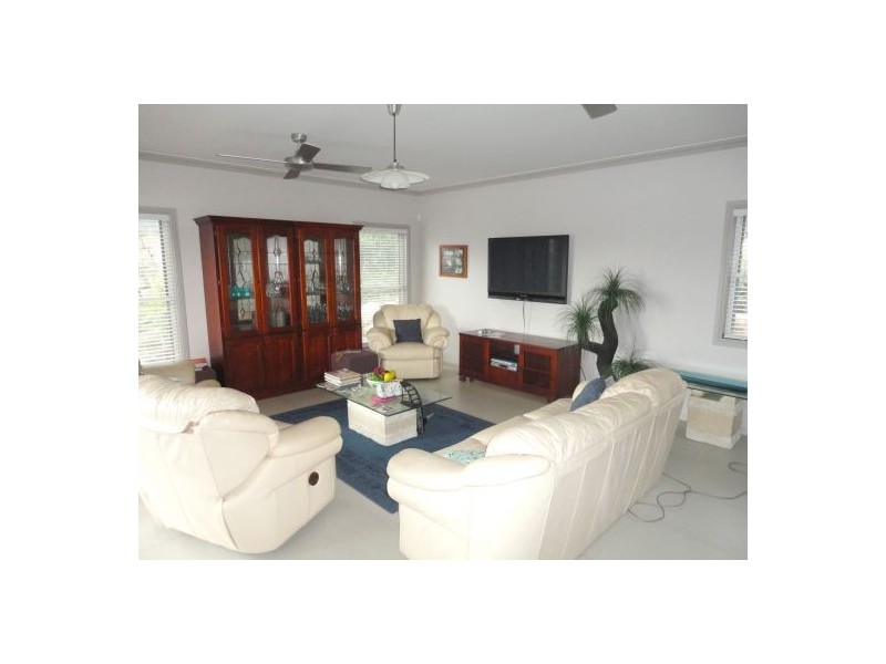 Seventeen Mile Rocks QLD 4073