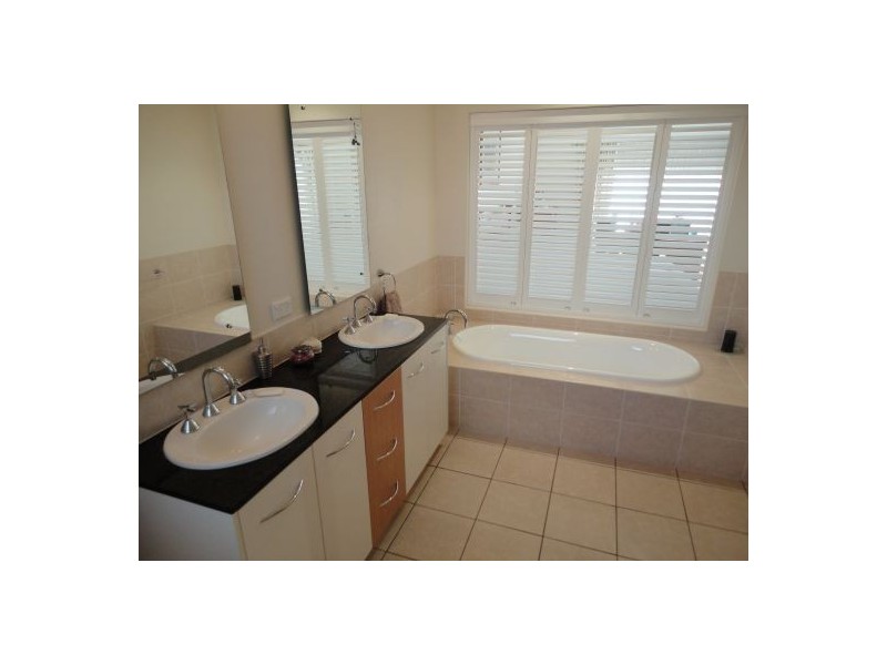 Mount Ommaney QLD 4074