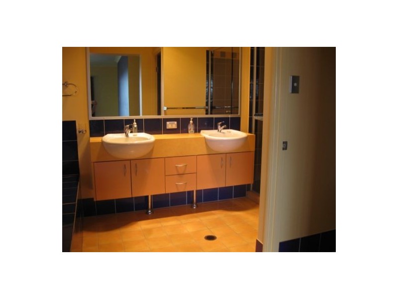 Mount Ommaney QLD 4074