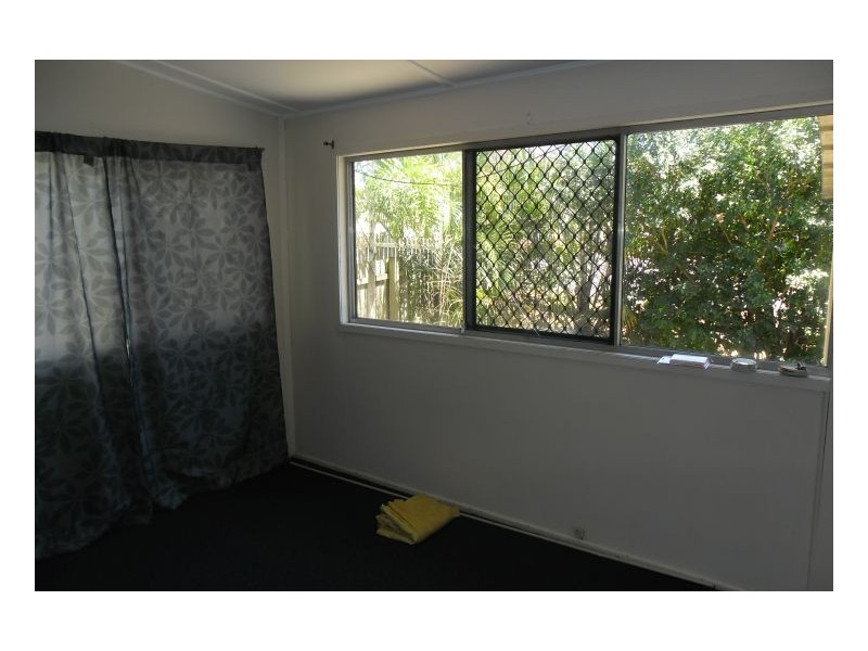 Oxley QLD 4075