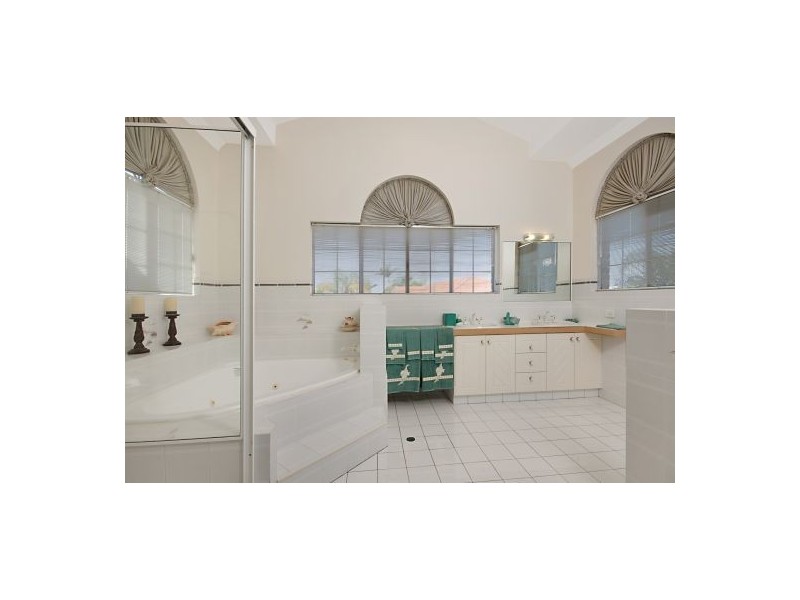 Mount Ommaney QLD 4074