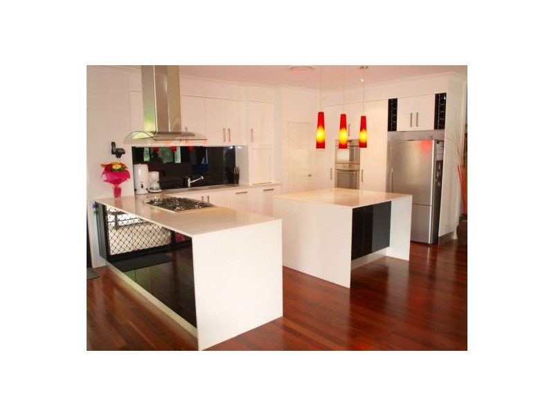 Seventeen Mile Rocks QLD 4073