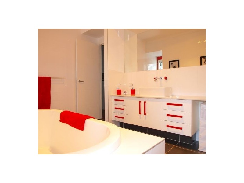 Seventeen Mile Rocks QLD 4073