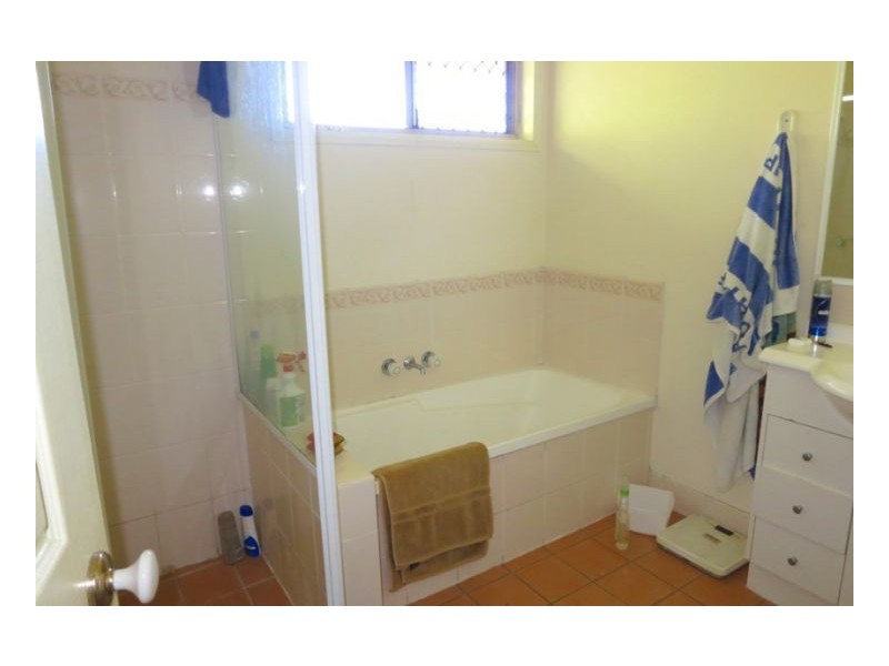 Seventeen Mile Rocks QLD 4073