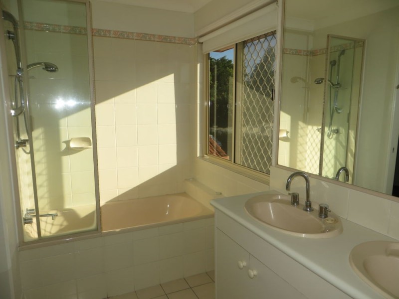 11/241 Horizon Drive, Westlake QLD 4074