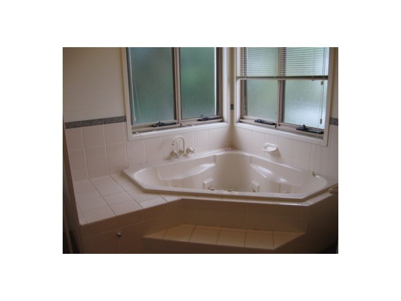 Mount Ommaney QLD 4074