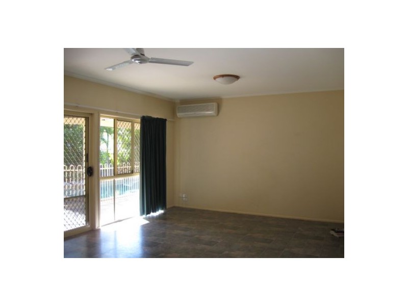 5  Cringle Place, Mount Ommaney QLD 4074