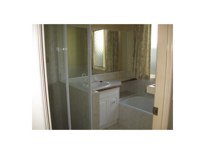 5  Cringle Place, Mount Ommaney QLD 4074