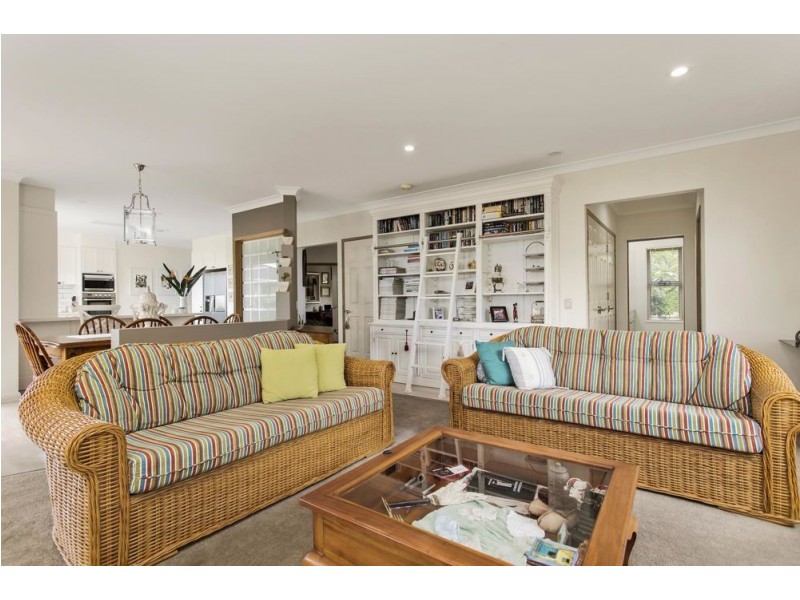 Mount Ommaney QLD 4074