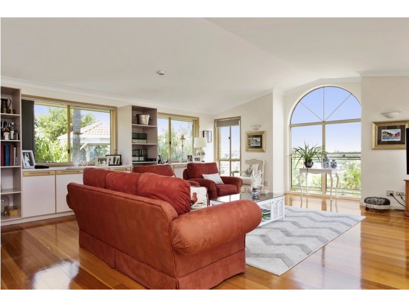 Mount Ommaney QLD 4074