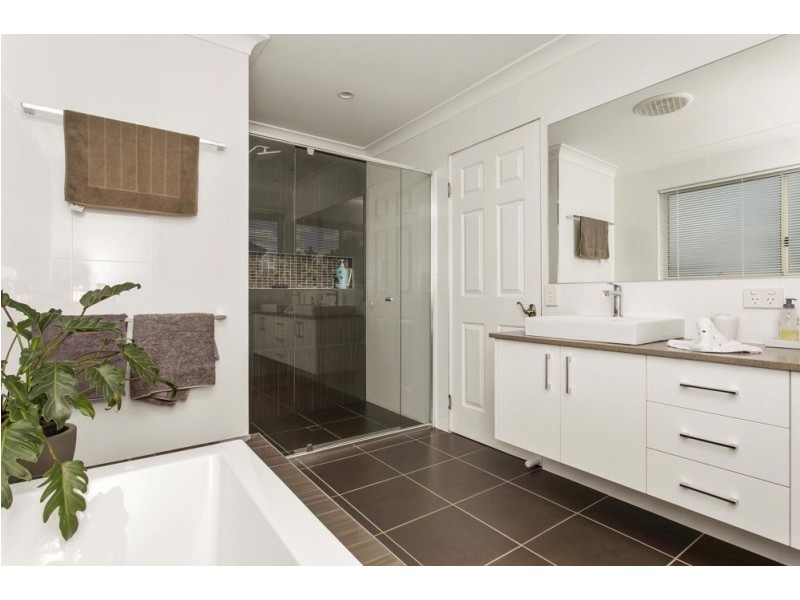 Mount Ommaney QLD 4074