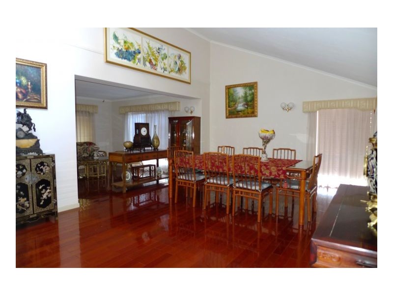 Mount Ommaney QLD 4074