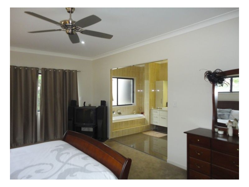 Seventeen Mile Rocks QLD 4073