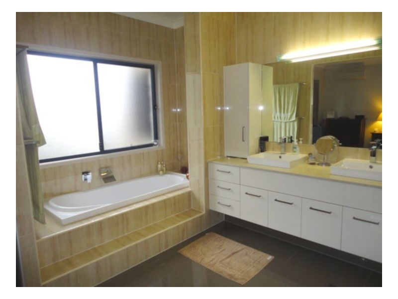 Seventeen Mile Rocks QLD 4073