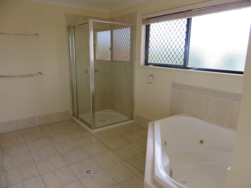 11 LAUREN COURT, Sinnamon Park QLD 4073