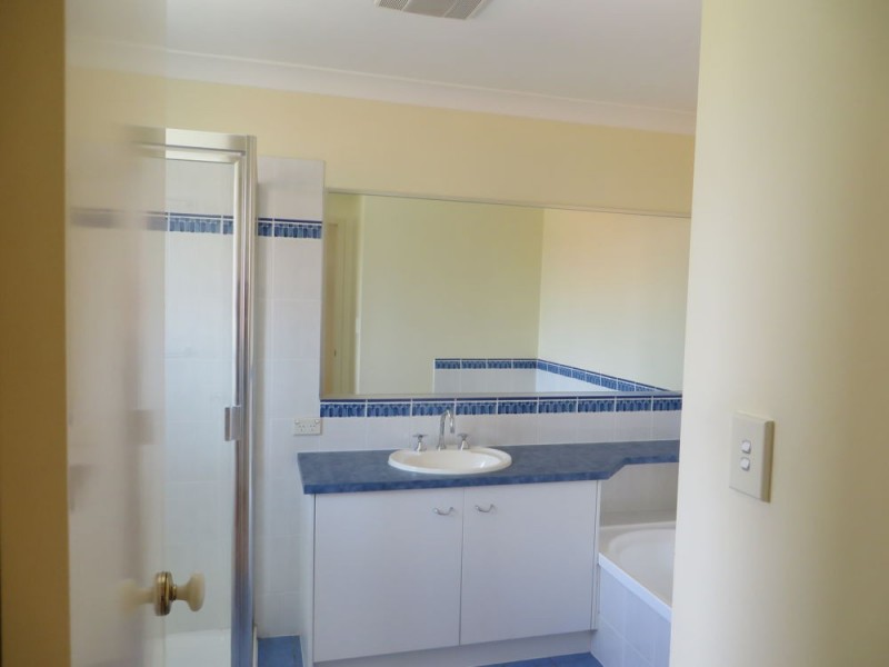11 LAUREN COURT, Sinnamon Park QLD 4073