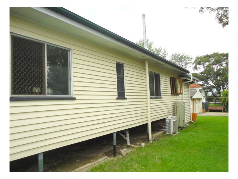 Oxley QLD 4075