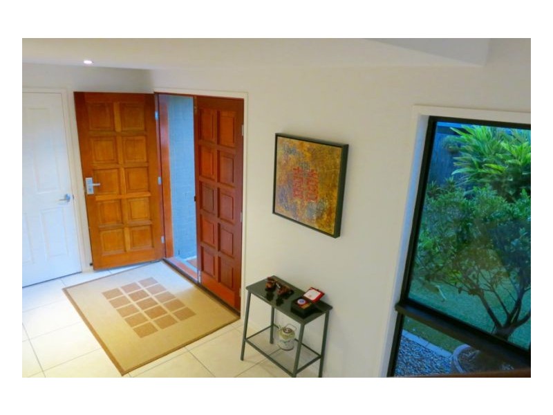 127 Edenbrooke Dv, Seventeen Mile Rocks QLD 4073