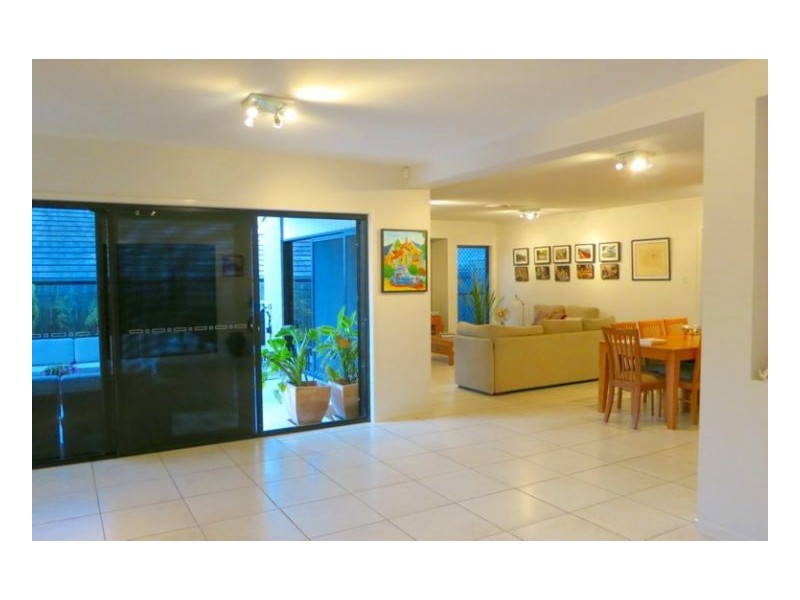 127 Edenbrooke Dv, Seventeen Mile Rocks QLD 4073