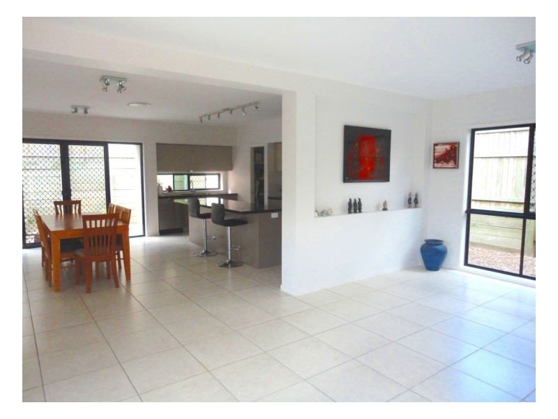 127 Edenbrooke Dv, Seventeen Mile Rocks QLD 4073