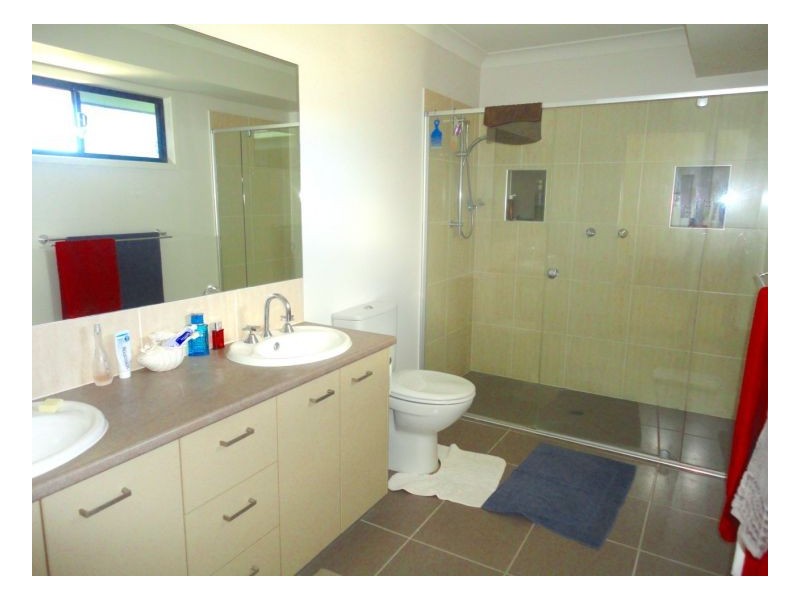127 Edenbrooke Dv, Seventeen Mile Rocks QLD 4073