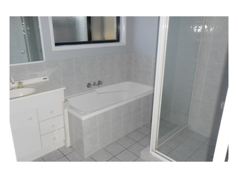 5 Badminton Court, Forest Lake QLD 4078