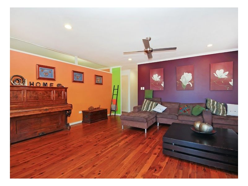 10 Ebril St, Jamboree Heights QLD 4074