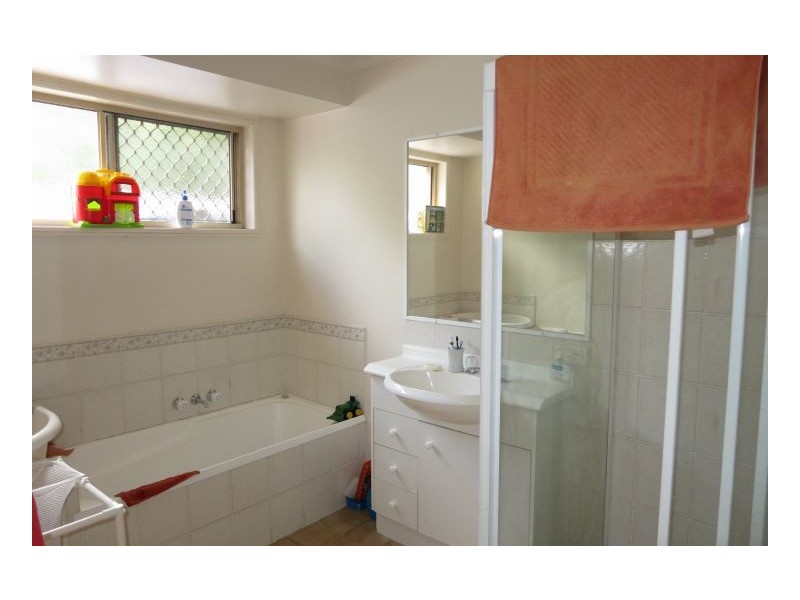 Seventeen Mile Rocks QLD 4073