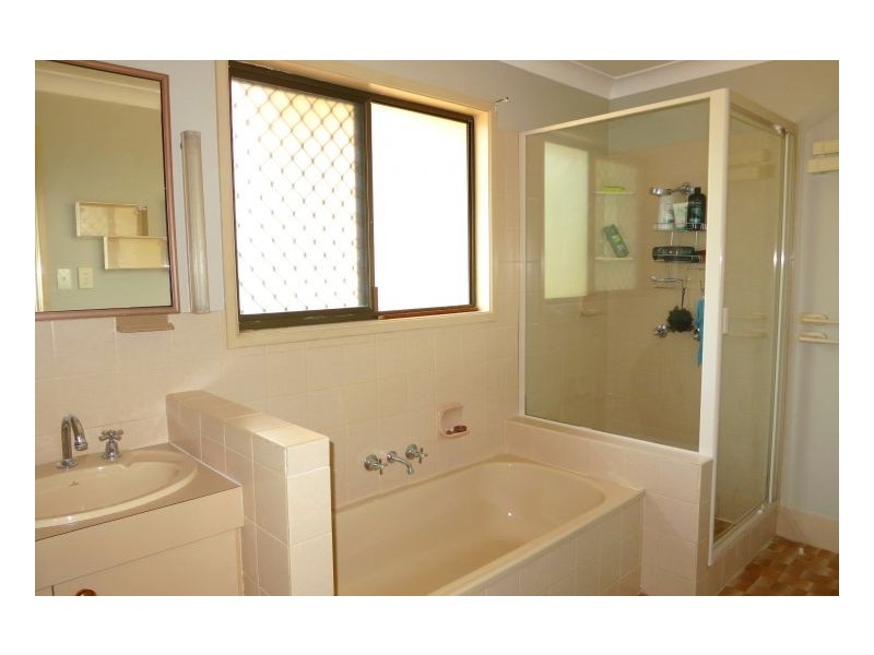 10 Barcoorah St, Westlake QLD 4074