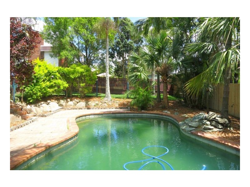 10 Barcoorah St, Westlake QLD 4074