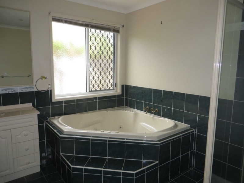 37 Angus Street, Sinnamon Park QLD 4073