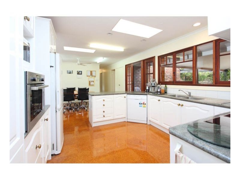 33 Marmindie St, Chapel Hill QLD 4069