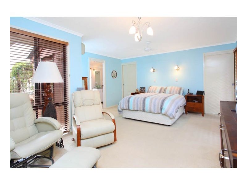 33 Marmindie St, Chapel Hill QLD 4069