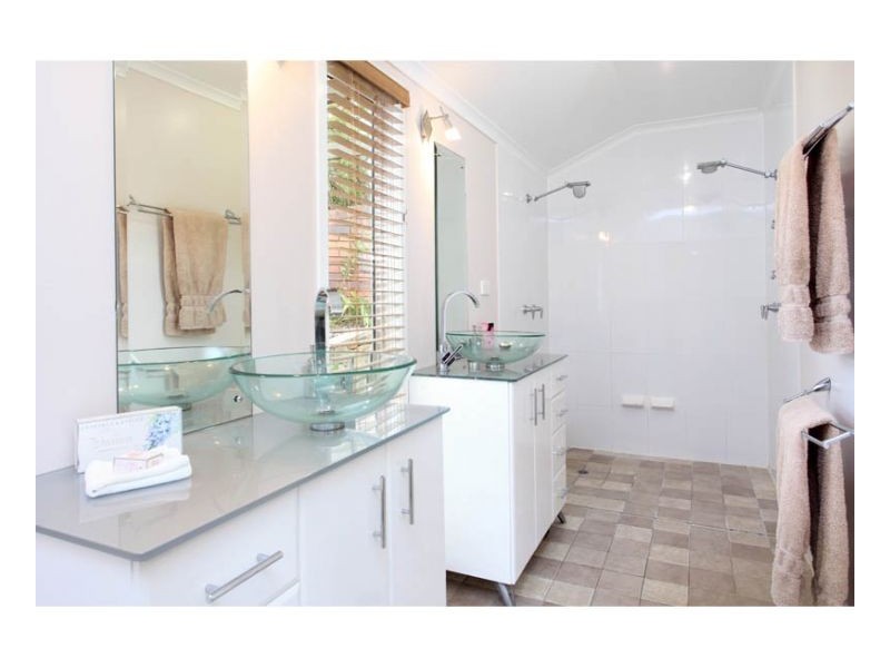 33 Marmindie St, Chapel Hill QLD 4069