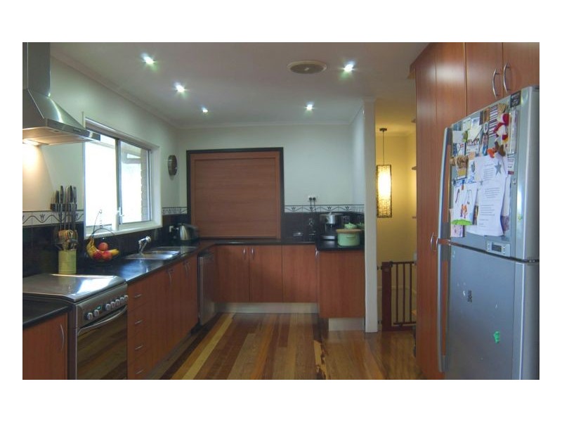 4 Spinnaker St, Jamboree Heights QLD 4074