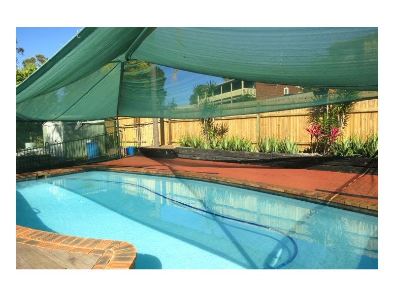 18 Ebrill St, Jamboree Heights QLD 4074