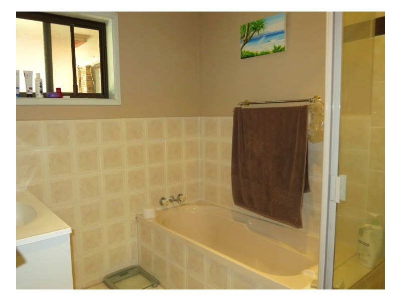 18 Ebrill St, Jamboree Heights QLD 4074