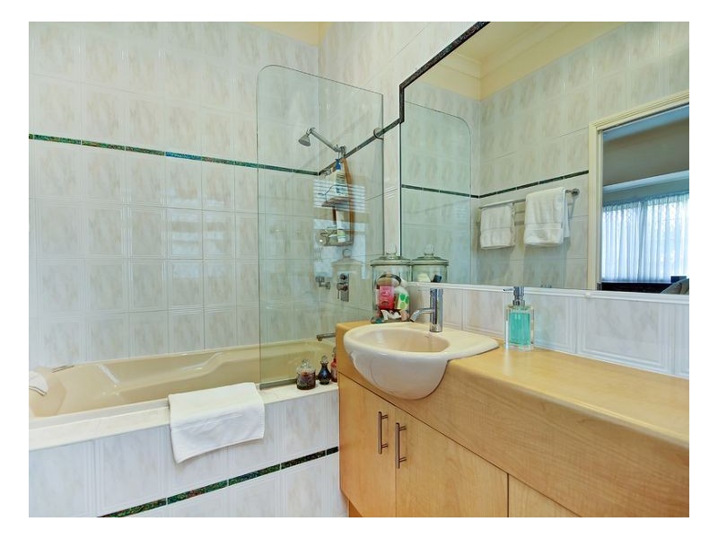 4 Gidgi Cl, Westlake QLD 4074