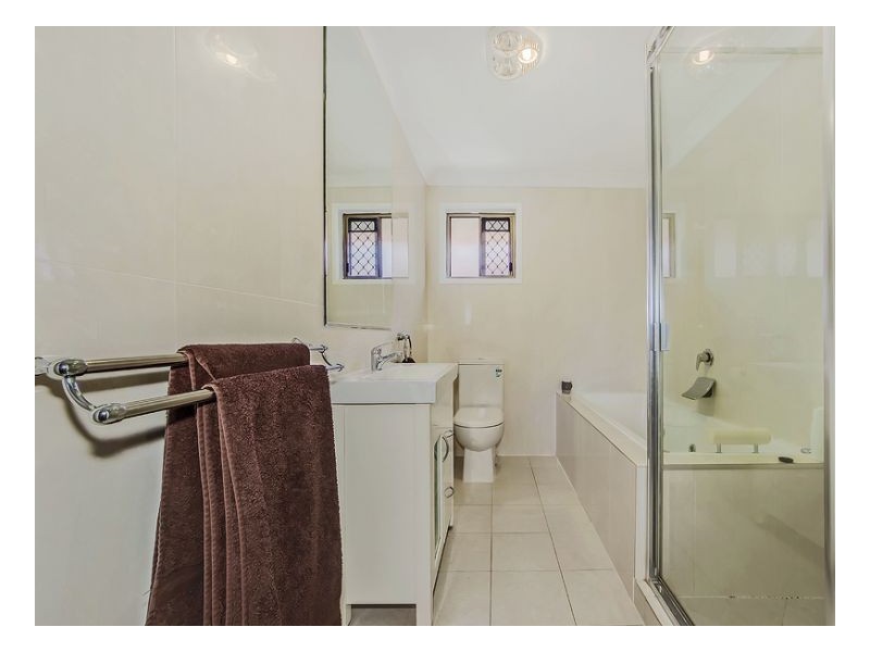 49 Paluna St, Riverhills QLD 4074