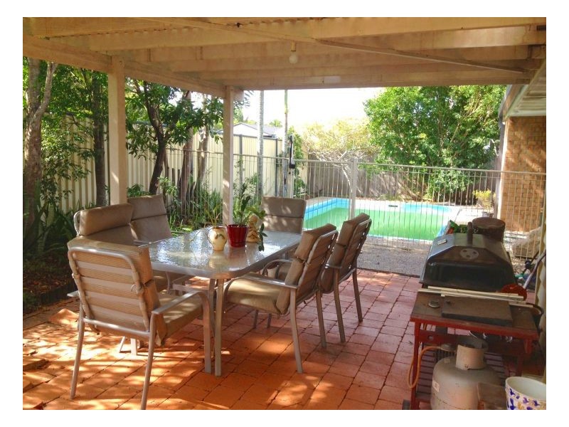 2 Zambesi Street, Riverhills QLD 4074