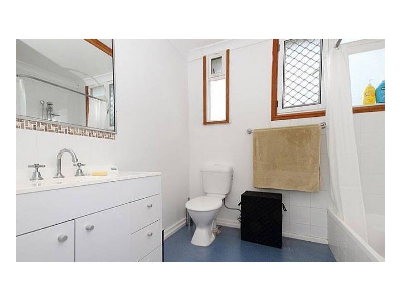 70 Wau Rd, Darra QLD 4076