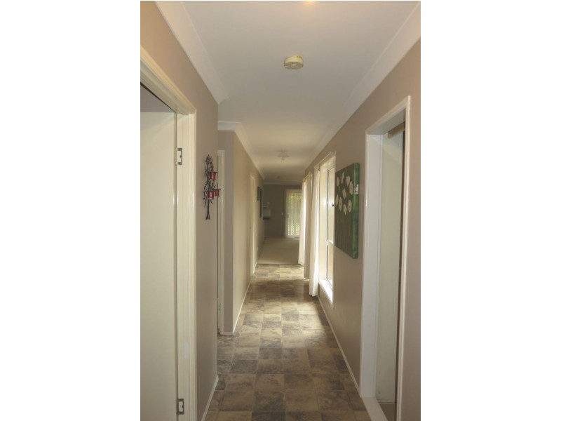 5 Stuart Pl, Forest Lake QLD 4078