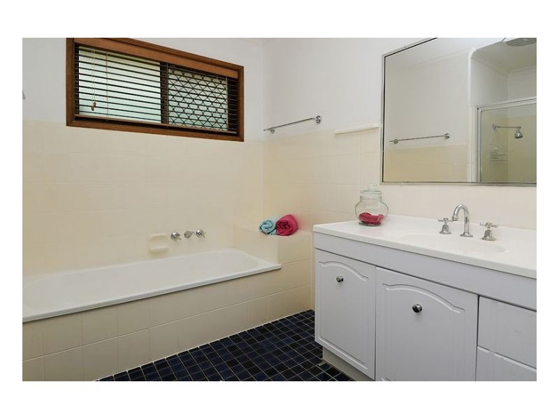 Seventeen Mile Rocks QLD 4073