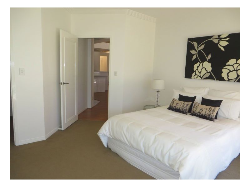 Mount Ommaney QLD 4074